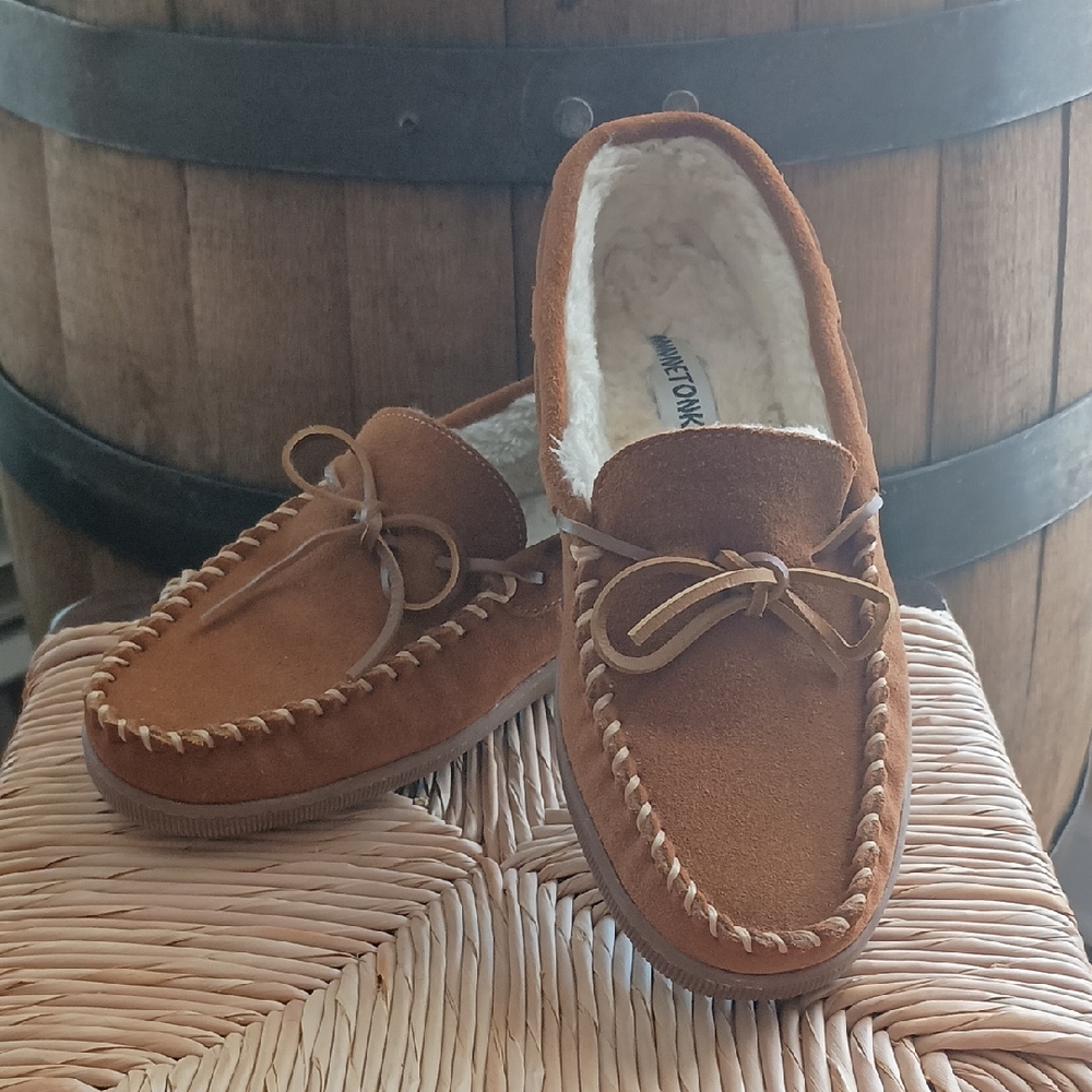 Minnetonka Men's Chestnut Brown Suede Moccasin Slippers